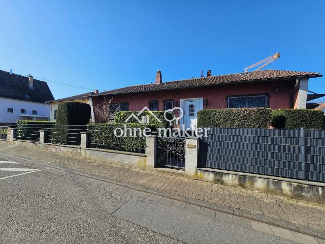 Schönes Haus mit Einliegerwohnung Garten und großer Garage