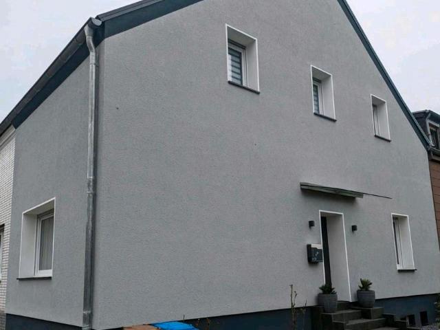 Schönes Haus mit Garten nach ETW Recht aufgeteilt zu verkaufen