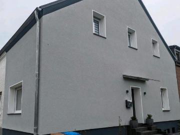 Schönes Haus mit Garten nach ETW Recht aufgeteilt zu verkaufen