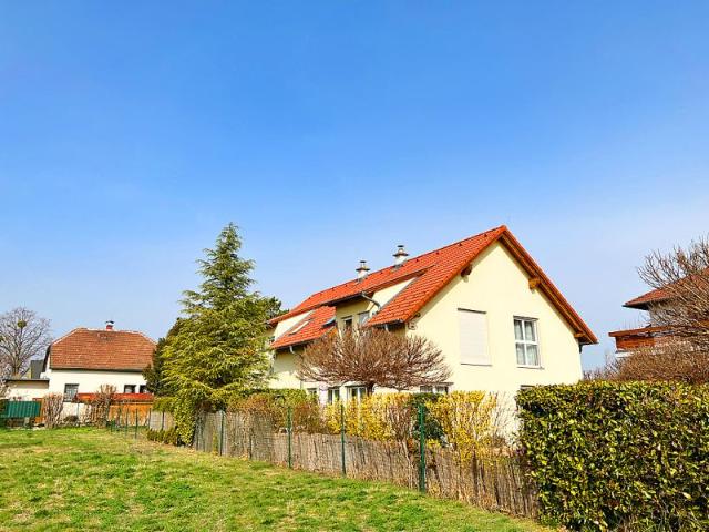 Schönes Haus mit großem Garten und 2 KFZ Abstellplätzen!