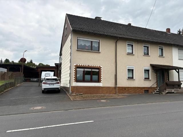 Schönes Haus mit 2Wohneinheiten, viel Platz 4 Carport,1Werkstatt
