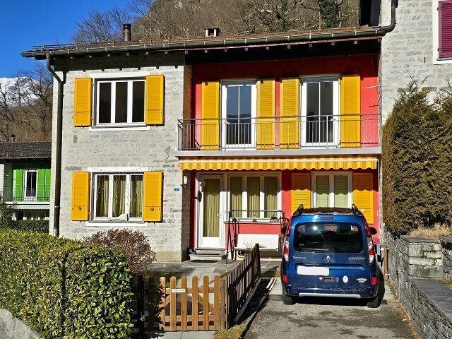 Schöne 5,5 Zimmer Wohnhaus mit grossem Grundstück und Garage, schöner Aussicht, sehr sonnig und ruhig gelegen