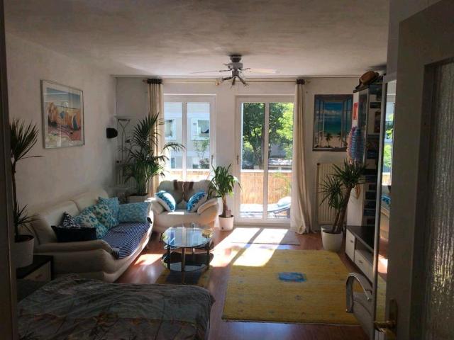 Schönes helles zentrales Apartment Rotkreuzplatz mit Balkon