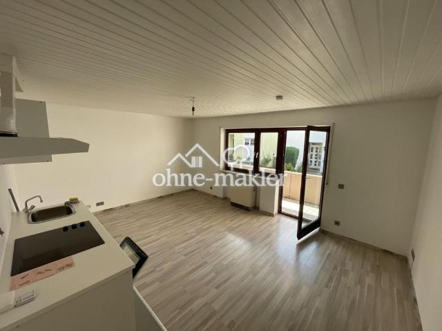 Schönes, helles Ein Zimmer Apartment mit großem Balkon, Einbauküche und Stellplatz