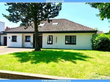 Schönes, individuelles Einfamilienhaus, mit einem großen Raumangebot von 8 Zimmern in schöner Lage!