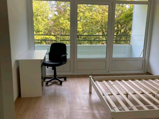 Schönes ruhiges, helles WG Zimmer 14qm mit eigenem Balkonzugang