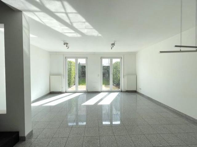 Schönes Reihenmittelhaus in Ostfildern Scharnhausen zu vermieten, mit eigener Doppel Garage!