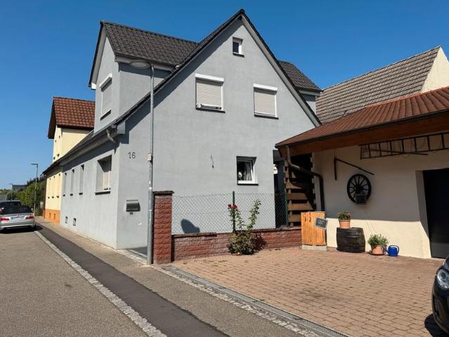 Schönes renoviertes Haus mit sehr viel Nutzfläche