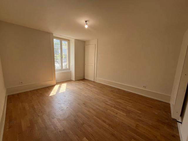 Schönes renoviertes 2 Zimmer Apartment mit Garten in Yverdon les Bains