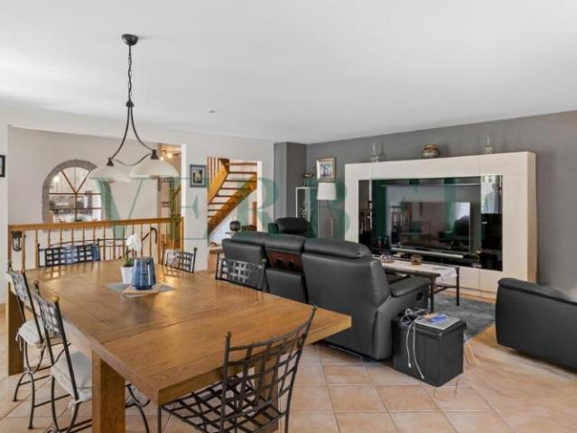 Schönes, renoviertes 6,5 Zimmer Haus in ruhiger Lage