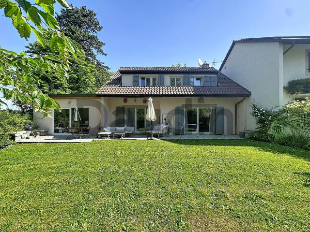 Schönes renoviertes 9 Zimmer Familienhaus