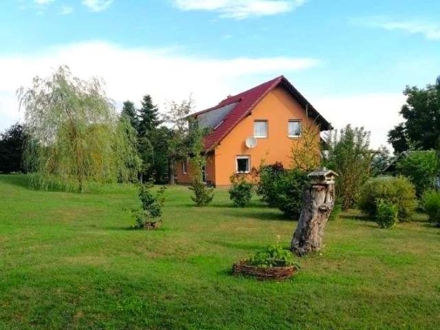 Schönes und geräumiges 1 2 Familienhaus mit großem Garten und super Wohnlage