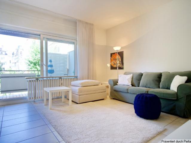 Schönes, nach hinten gelegenes Apartment mit Balkon, Nähe Metro und Douglas. PKW Stellplatz möglich