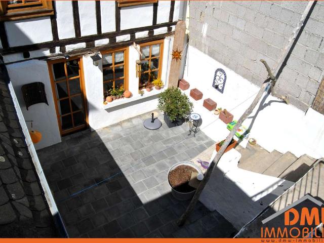 Schönes und ruhig gelegenes Haus in Manubach. 2 Bäder, 6 Zimmer davon 3 4 Schlafzimmer. Inkl. Hof