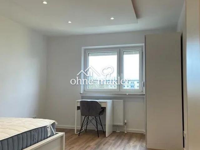 Schönes WG Zimmer mit Balkon und super Anbindung