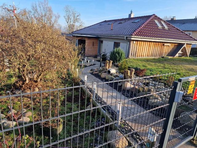 Schönes Wohnhaus Bungalow mit Seeblick !