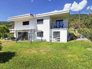Bellissima casa bifamiliare con ampio giardino  Anche come residenza secondaria