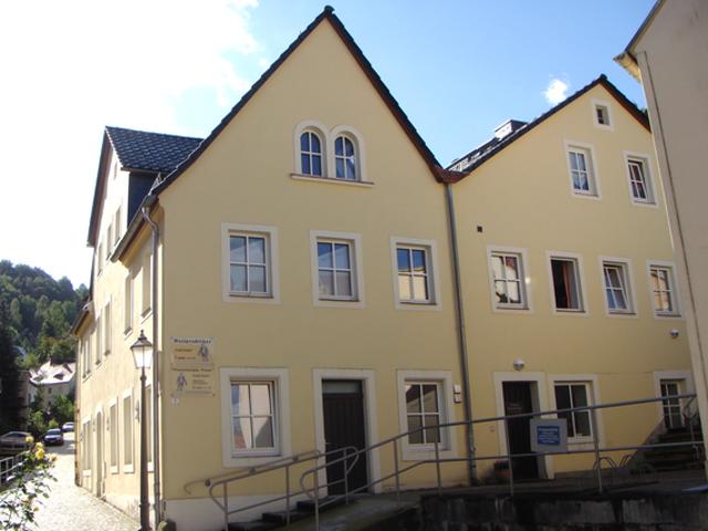 Schönes 1 Raum Appartment mit EBK und Einbaumöbeln in Königstein zu vermieten !