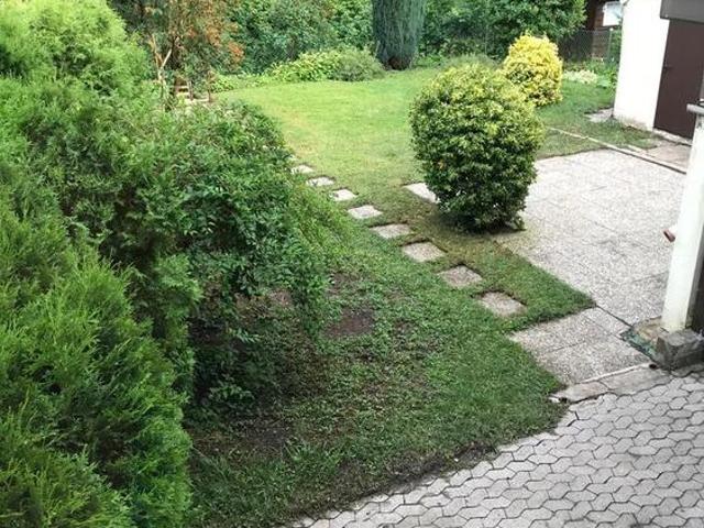 Schönes, 2 3 Familienhaus in Bischmisheim am Sportplatz