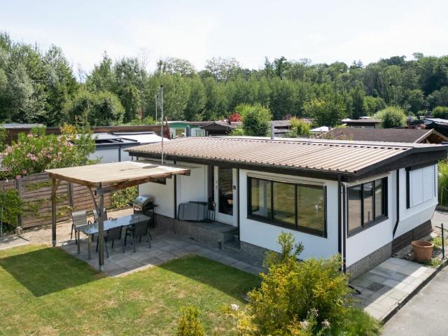 Schönes 3.5 Zimmer Bungalow an ruhiger Lage im Caravaning Gletterens