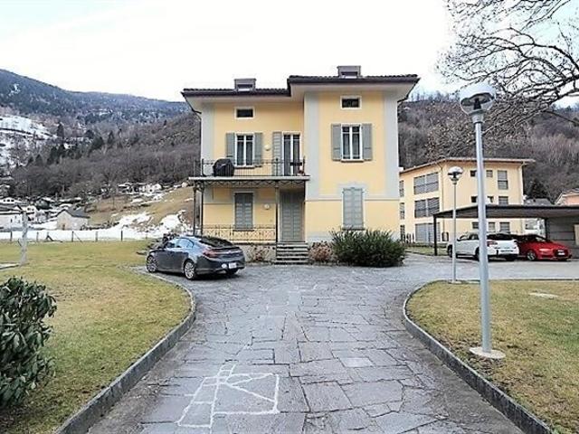 schönes 3 Familienhaus mit Garten mit Bauland / Haus mit drei Wohnungen mit Garten und Bauland