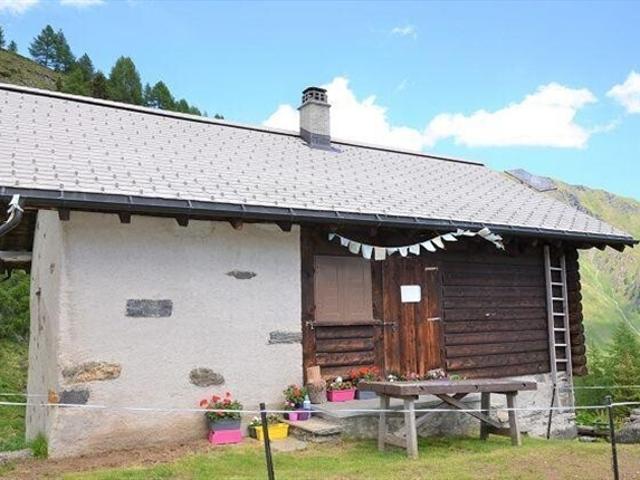 Schönes 3 stöckiges rustikales Haus in sehr sonniger und panoramischer Lage /