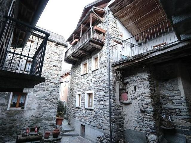 schönes 4 1/2 Zimmer Dorfrustico mit 2 Zi Duplex / Haus im Kern von 4 1/2 Zimmern mit 2 Zimmer Duplex Appartement