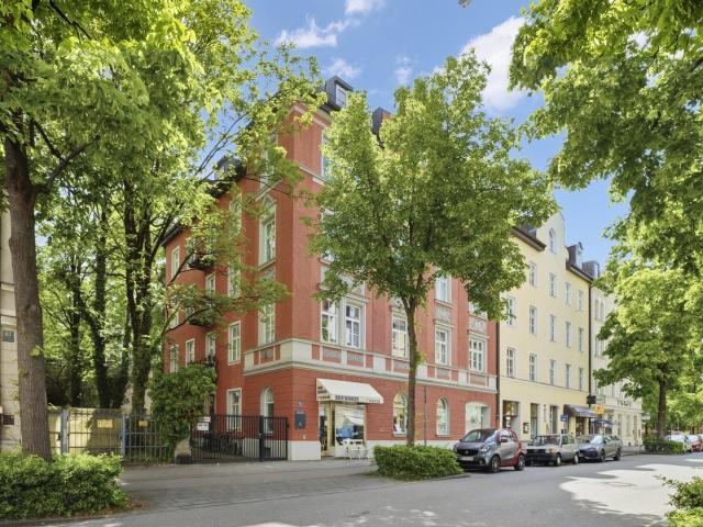 Schönstes Schwabing kernsanierte DG Wohnung in denkmalgeschütztem Altbau