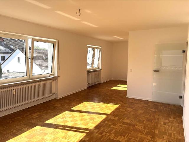 Schriesheim: Neu renovierte 3,5 bis 4 Zi. Wohnung mit Balkon und Einzelgarage