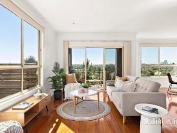 Scintillating river sights for a first class lifestyle