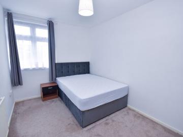 Scrutton Close, London SW12, 3 bed flat to rent, £3,000 pcm | PrimeLocation