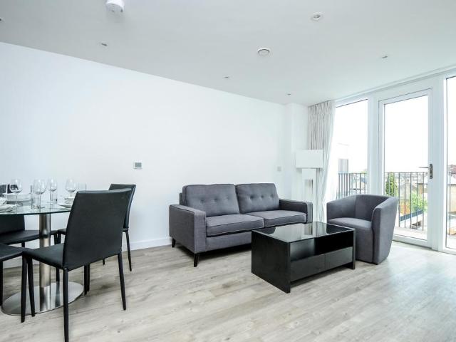 Screwfix, 181 193 Tooting High Street, London, SW17 9LS, United Kingdom | 2 bed apartment for rent #140801445 | Rentberry