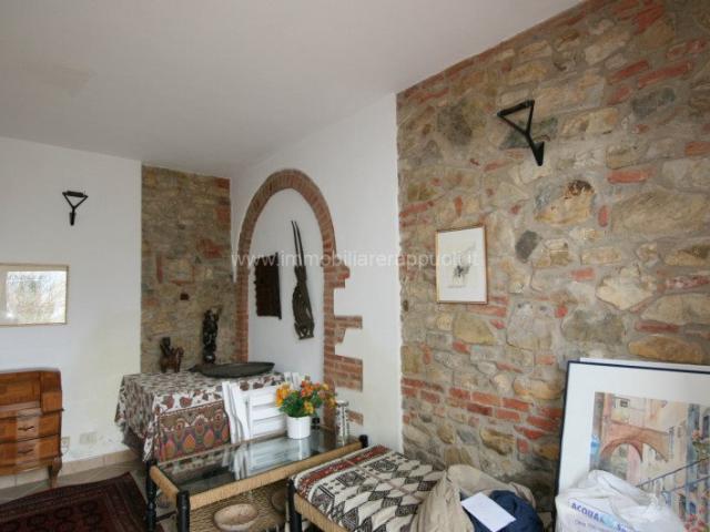 Scrofiano in splendida posizione collinare, immersa nella tr. 199m² Scrofiano