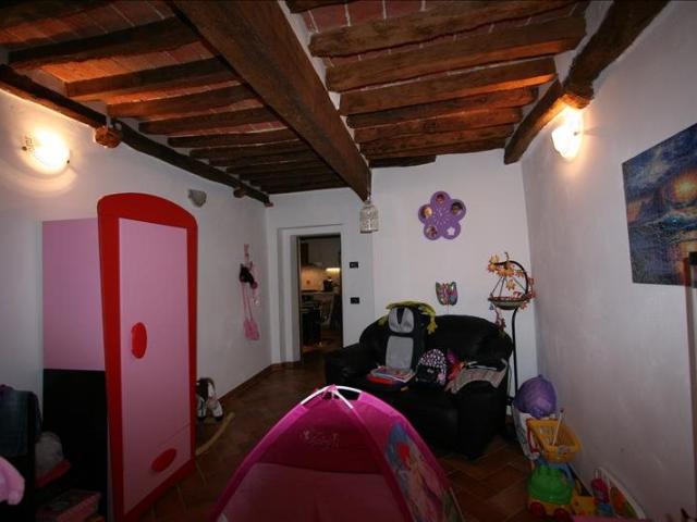 Scrofiano vendesi terratetto di mq 70, completamente ristrut. 70m² Scrofiano