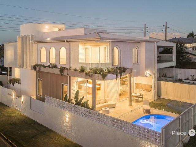 Sculptural Masterpiece Offering the Ultimate in Luxury Living