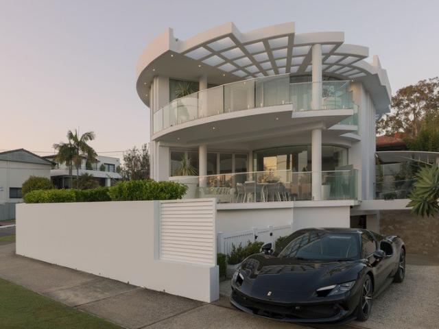 Sculptural Luxury with Sweeping Waterfront Views