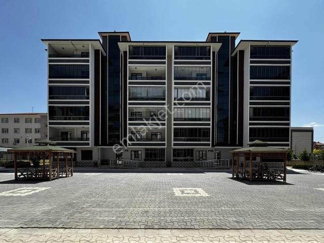 'saçlı Kasap Caddesi Ensar Sitesi 2+1 Lüks Daire'