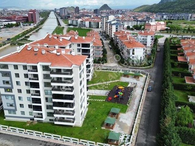 Sağlam Emlaktan Uydukent Selçukluda Satılık Lüks 4+1daire