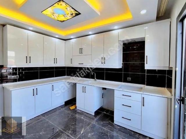 Sağlam'dan Bahçeşehir'de Geniş Oturumlu 2+1 Kiralık Daire