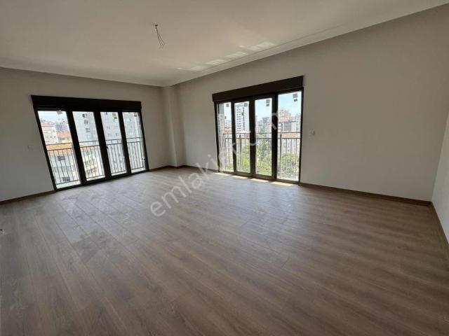 Sağlam'dan Erenköy'de Marmaraya Ve Caddeye Yakın 150m2 4+1 Daire