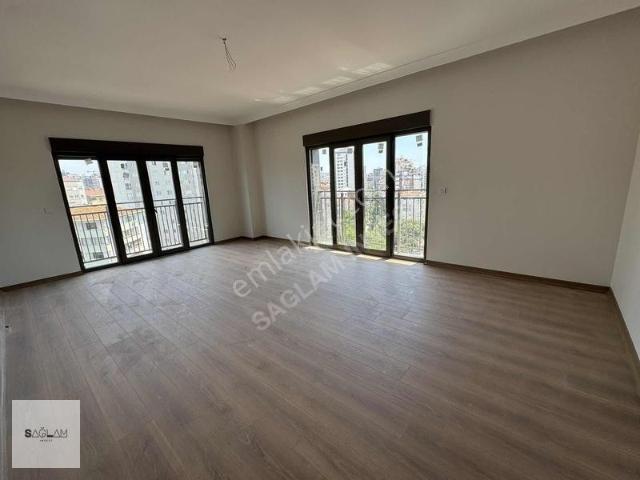 Sağlam'dan Erenköy'de Caddeye Ve Marmaraya Yakın Geniş 3+1 Daire