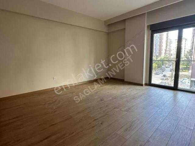 Sağlam'dan Feneryolunda Prestijli Lokasyonda Geniş Satılık Daire