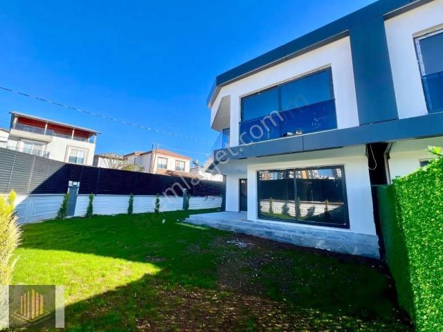 Sağlam'dan Çınarlı'da Kiralık 5+1 Villa