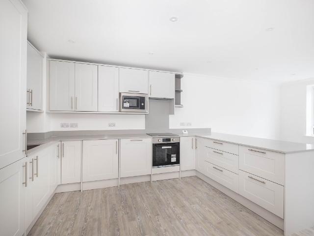 Samuel Gray Gardens, Kingston Upon Thames KT2, 2 bed flat to rent, £2,550 pcm | PrimeLocation