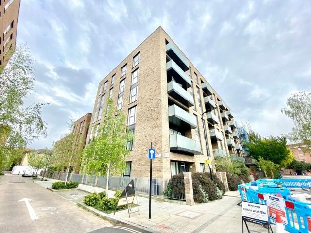 Samuel Street, London E8, 2 bed flat to rent, £3,080 pcm | PrimeLocation