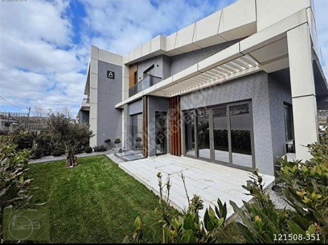 SAM Yeni Site'de Müstakil Bahçeli 5+1 Modern Villa