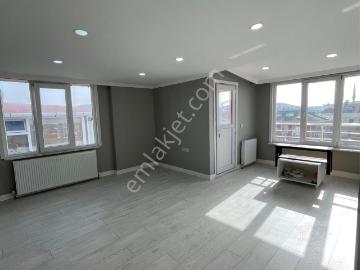 Samandıra Merkezde 170 M2 Satılık 2 Daire Tek Fiyat Çatı Dublels Daire