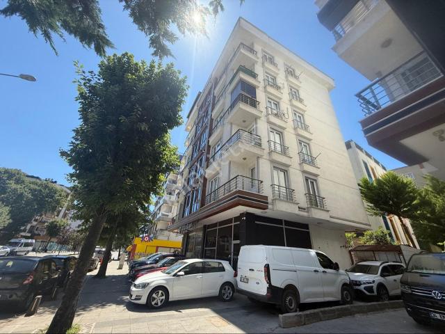 Samandıra Merkezde 2+1 85 M2 İskanlı Satılık Daire