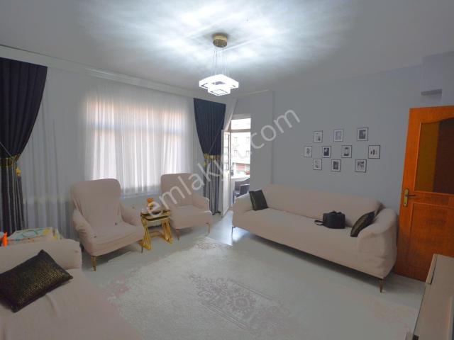 Samandıra'da Müthiş Konumda! 120 M2 Satılık Yatırımlık 2+1 Daire