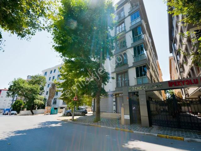 Samandıra'da Sitede 90m2 Merkezde Satılık 2+1 Lüks Ara Kat Daire